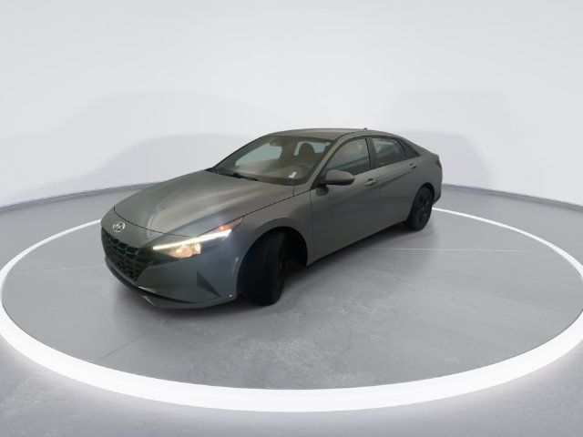 Used 2022 Hyundai Elantra SEL w/ Preferred Accessory Package FWD image 2
