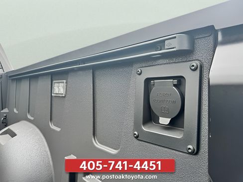 Used 2025 Toyota Tundra Limited AWD/4WD image 15