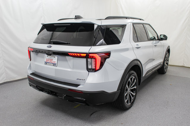 Certified 2026 Ford Explorer ST-Line AWD/4WD image 7