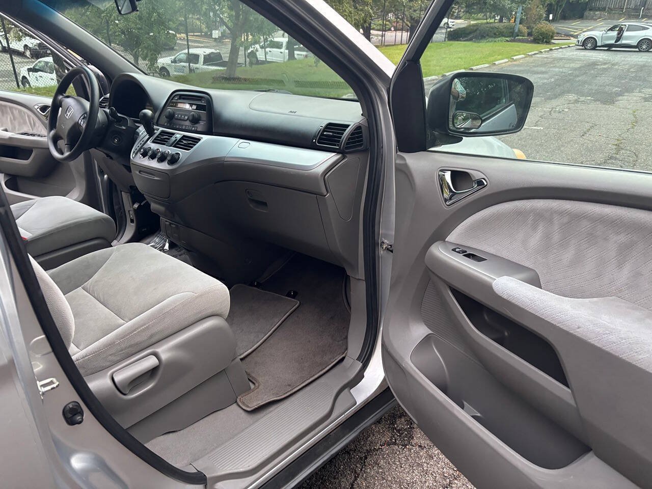 Used 2010 Honda Odyssey LX image 22