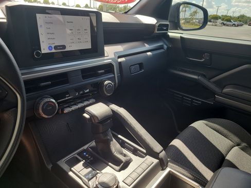 Used 2025 Toyota 4Runner SR5 AWD/4WD image 21