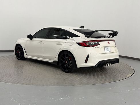 Used 2024 Honda Civic Type R image 3