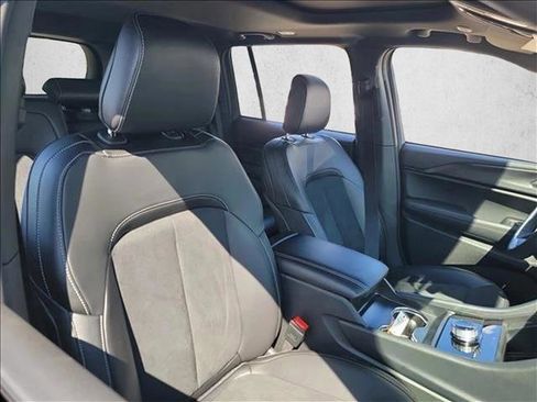 Certified 2025 Jeep Grand Cherokee Altitude image 15