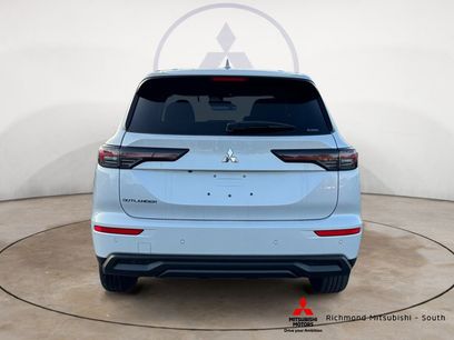 New 2026 Mitsubishi Outlander ES