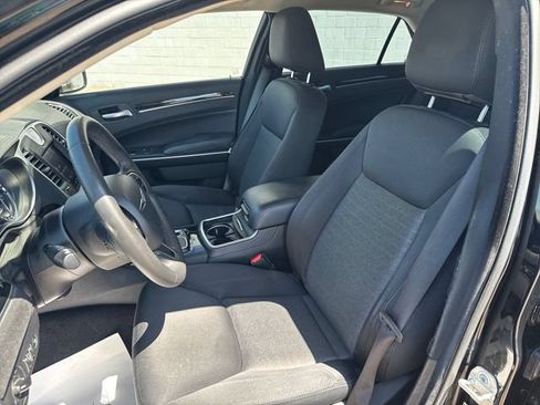 Used 2023 Chrysler 300 Touring RWD image 9