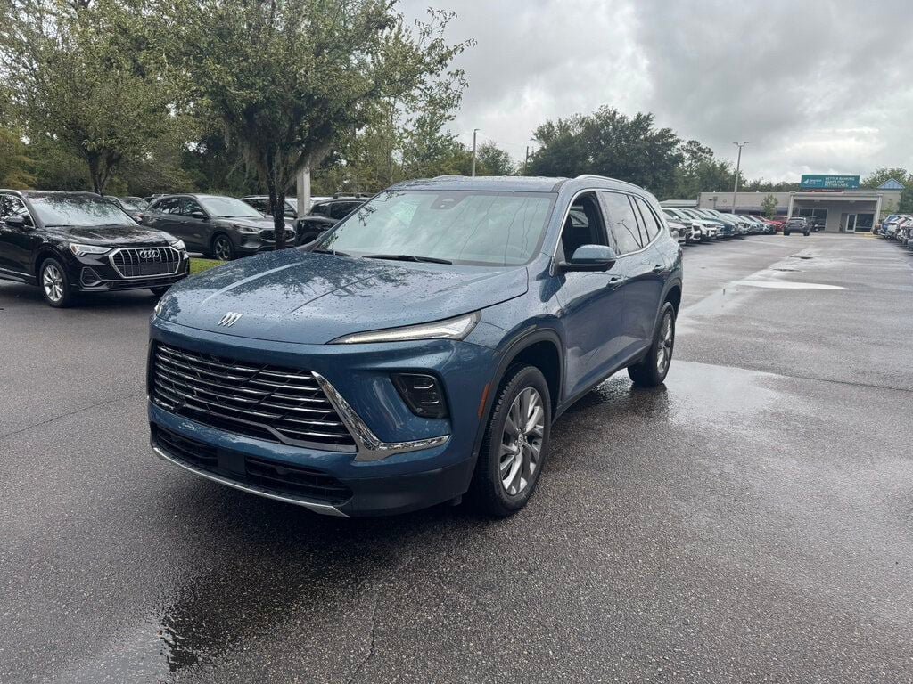 Used 2026 Buick Enclave Preferred FWD image 1