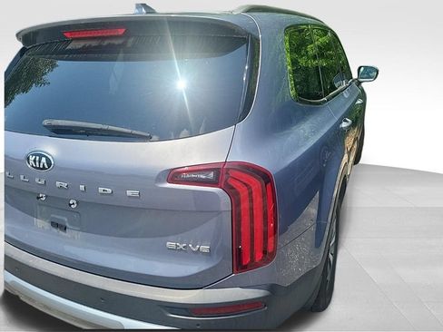 Used 2020 Kia Telluride EX AWD/4WD image 3