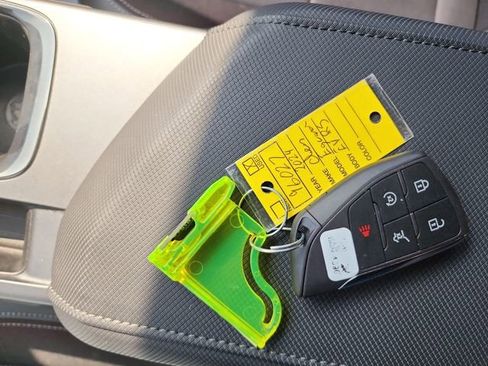 Used 2024 Chevrolet Equinox EV RS image 31