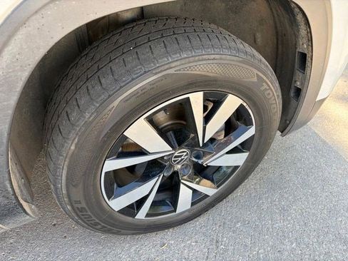 Used 2022 Volkswagen Atlas Cross Sport SE FWD image 15