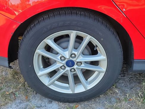 Used 2016 Ford Focus SE w/ Reverse Sensing Package image 17