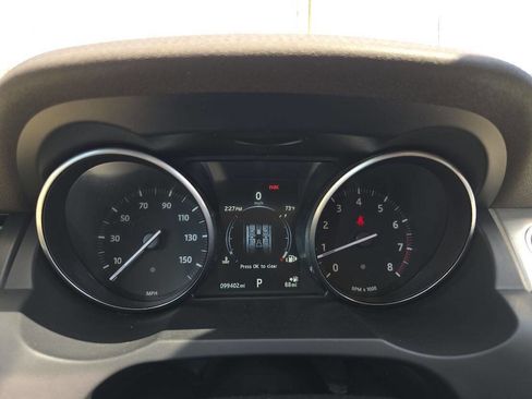 Used 2017 Land Rover Range Rover Evoque SE image 16