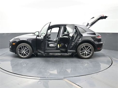 Used 2022 Porsche Macan image 29