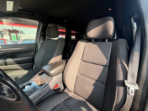Used 2018 Jeep Grand Cherokee Laredo AWD/4WD image 10