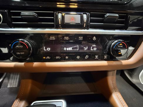 Used 2024 Nissan Pathfinder Platinum w/ Cargo Package image 12