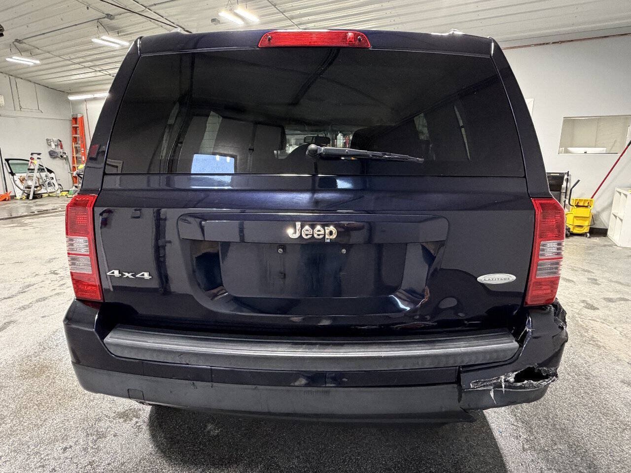 Used 2011 Jeep Patriot Latitude AWD/4WD image 6