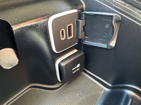 Used 2023 Chrysler Pacifica Limited image 40