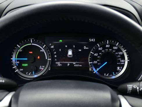 Used 2024 Toyota Highlander XLE AWD/4WD image 25