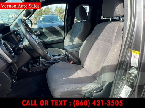 Used 2016 Toyota Tacoma TRD Sport image 9