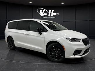 New 2026 Chrysler Pacifica Select video 1