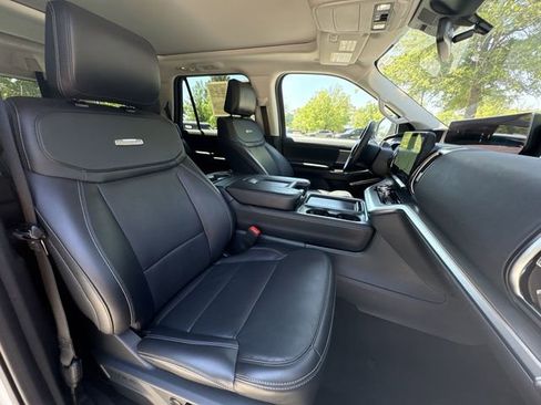 Used 2025 Ford Expedition Platinum AWD/4WD image 27