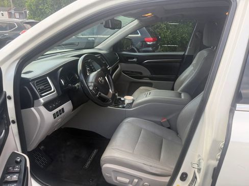 Used 2015 Toyota Highlander Limited Platinum FWD image 5