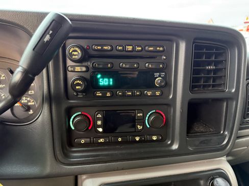 Used 2005 Chevrolet Avalanche 2500 w/ Preferred Equipment Group image 8