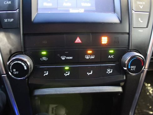 Used 2016 Toyota Camry SE FWD image 20