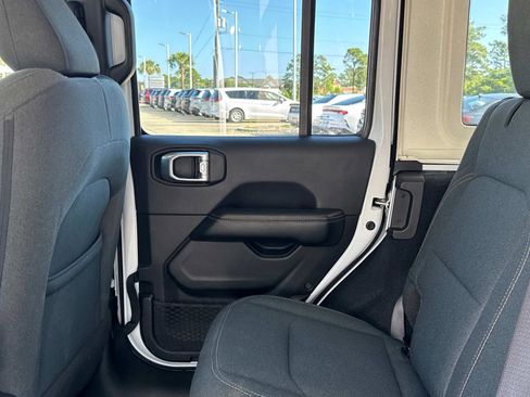 Certified 2024 Jeep Wrangler Unlimited Sahara AWD/4WD image 14