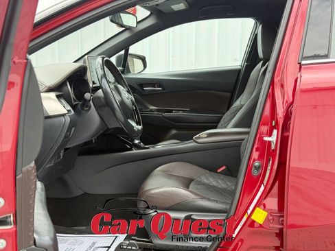 Used 2019 Toyota C-HR Limited FWD image 9