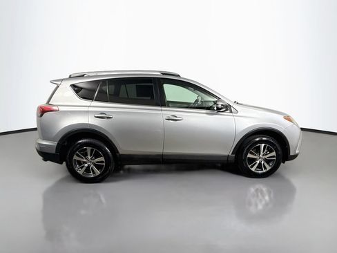 Used 2016 Toyota RAV4 XLE w/ Convenience Package FWD image 8
