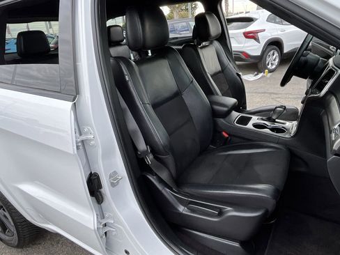 Used 2018 Jeep Grand Cherokee Altitude AWD/4WD image 26