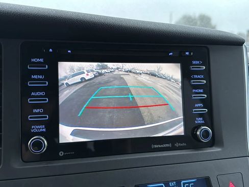 Used 2018 Toyota Sienna LE image 7