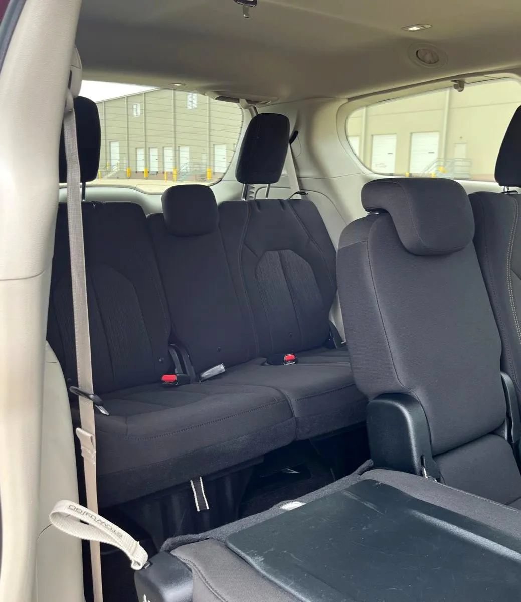 Used 2017 Chrysler Pacifica Touring FWD image 43