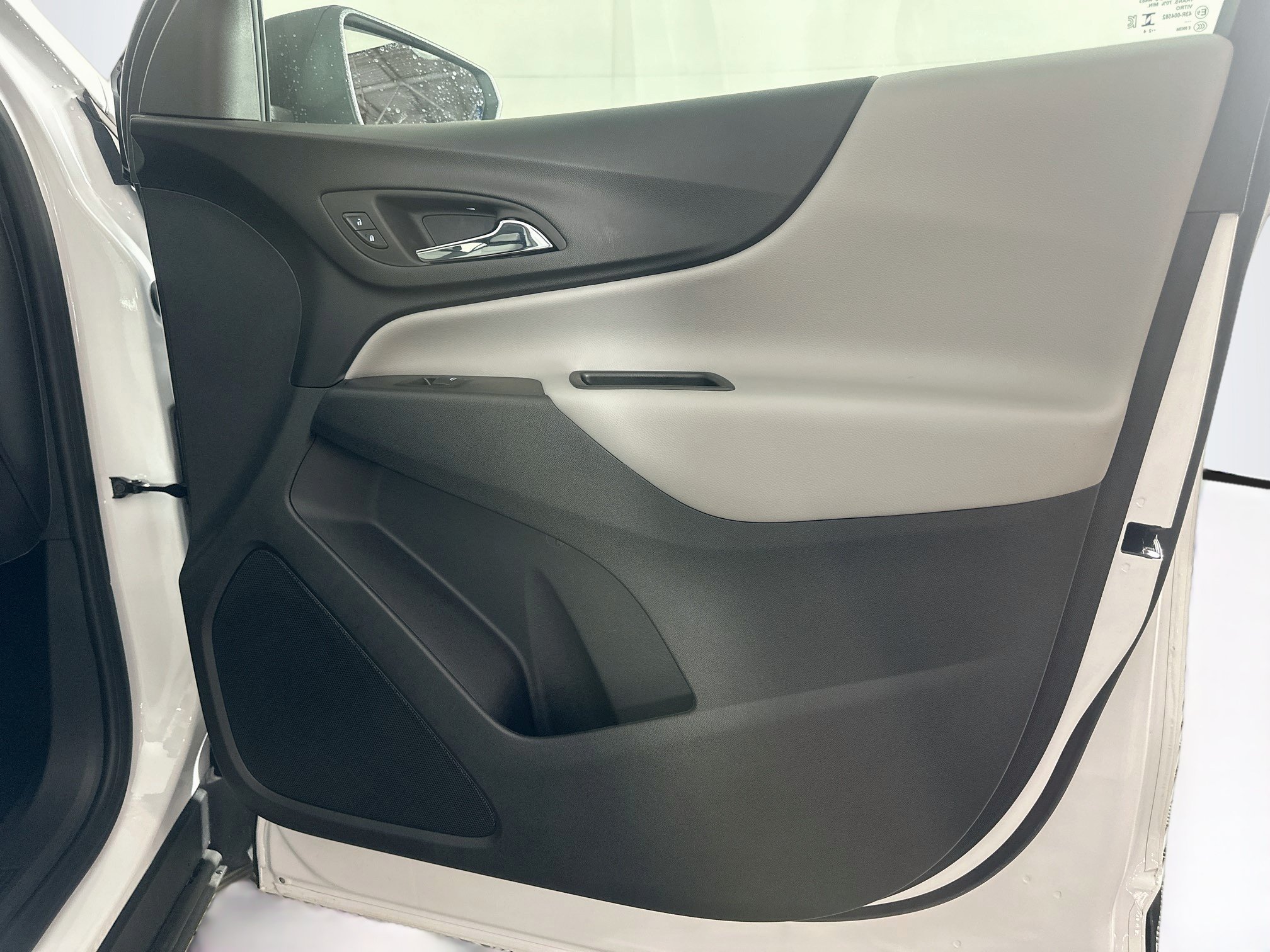 Used 2024 Chevrolet Equinox LS FWD image 30