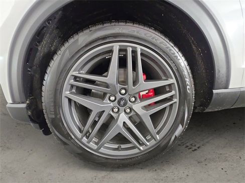 Certified 2025 Ford Explorer ST image 14