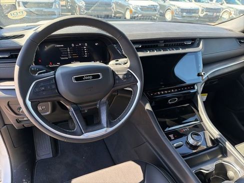 New 2026 Jeep Grand Cherokee Altitude AWD/4WD image 19