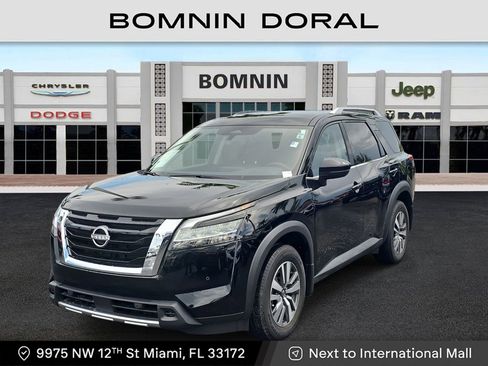 Used 2024 Nissan Pathfinder SL image 1