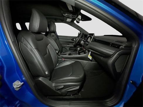 New 2025 Jeep Compass Limited w/ Sun & Sound Group image 31