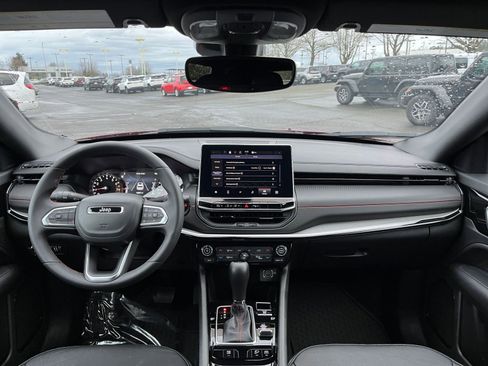 Used 2025 Jeep Compass Trailhawk image 33