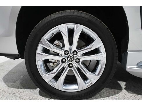 Used 2024 Toyota Sienna Platinum FWD image 12