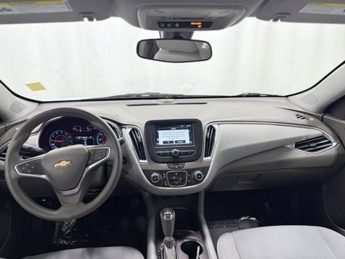 Used 2018 Chevrolet Malibu LT image 16