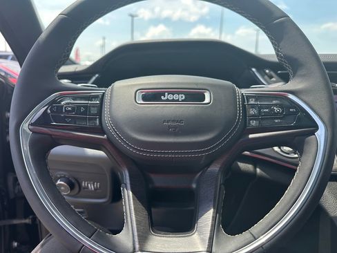 Used 2023 Jeep Grand Cherokee L Overland w/ Luxury Tech Group IV AWD/4WD image 30