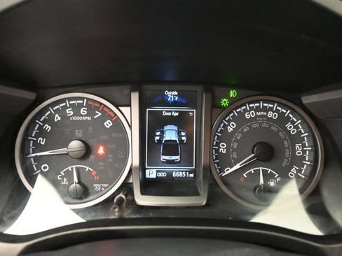 Used 2023 Toyota Tacoma TRD Off-Road AWD/4WD image 15