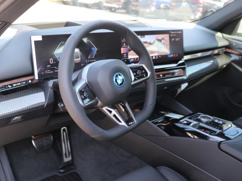 Used 2026 BMW 550e xDrive AWD/4WD image 14