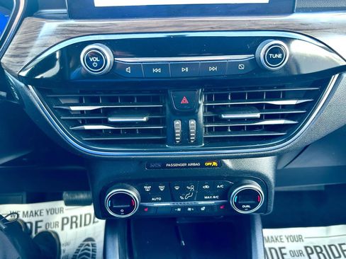 Used 2020 Ford Escape Titanium image 22