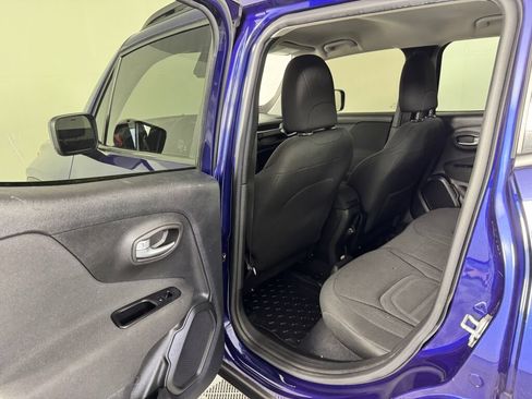 Used 2020 Jeep Renegade Latitude w/ Cold Weather Group AWD/4WD image 30