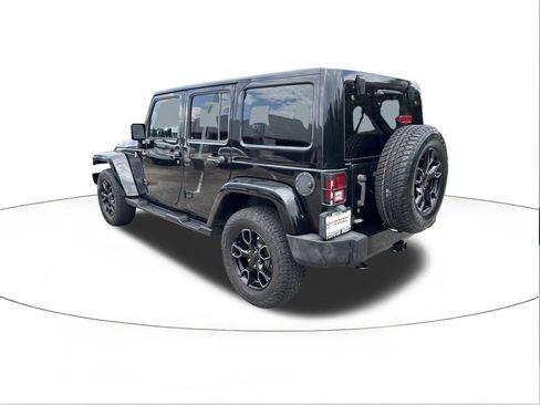 Used 2018 Jeep Wrangler Unlimited Sahara AWD/4WD image 5