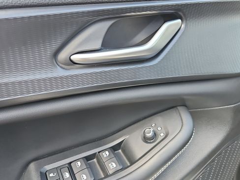 Used 2024 Jeep Grand Cherokee Laredo image 15