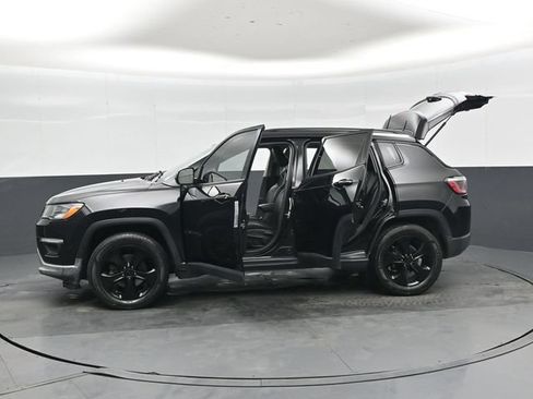 Used 2018 Jeep Compass Latitude FWD image 50