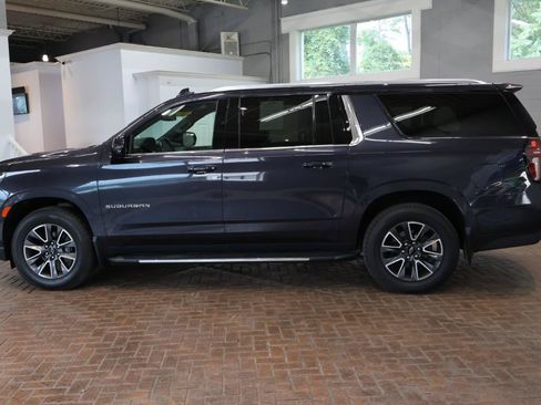 Used 2022 Chevrolet Suburban LT w/ Luxury Package AWD/4WD image 4